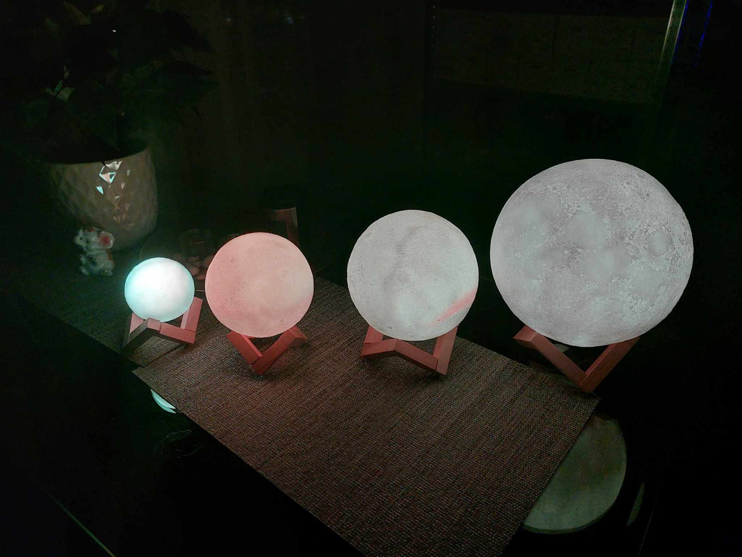 3D Mėnulio Naktinė Lemputė - Realistiškas LED Apšvietimas 8-20cm