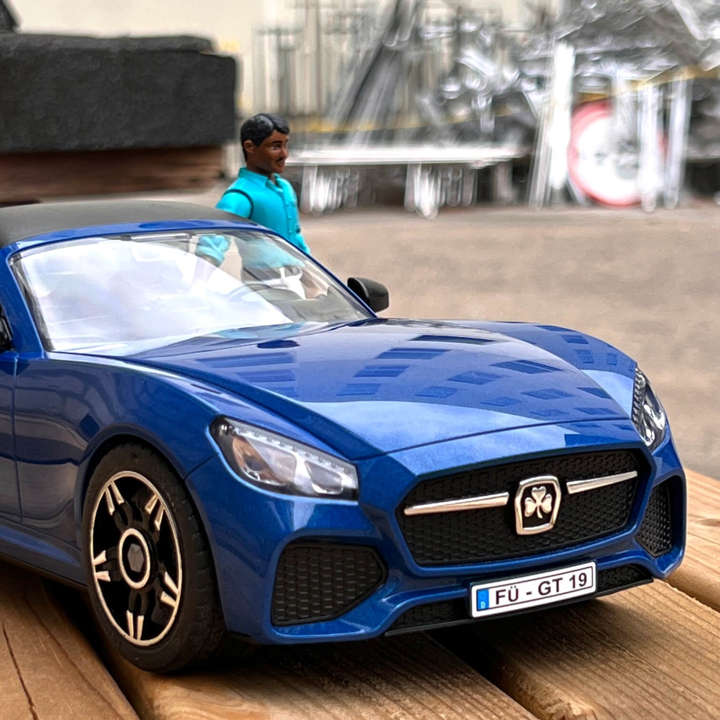 Bruder  03481 Melynas sportinis automobilis