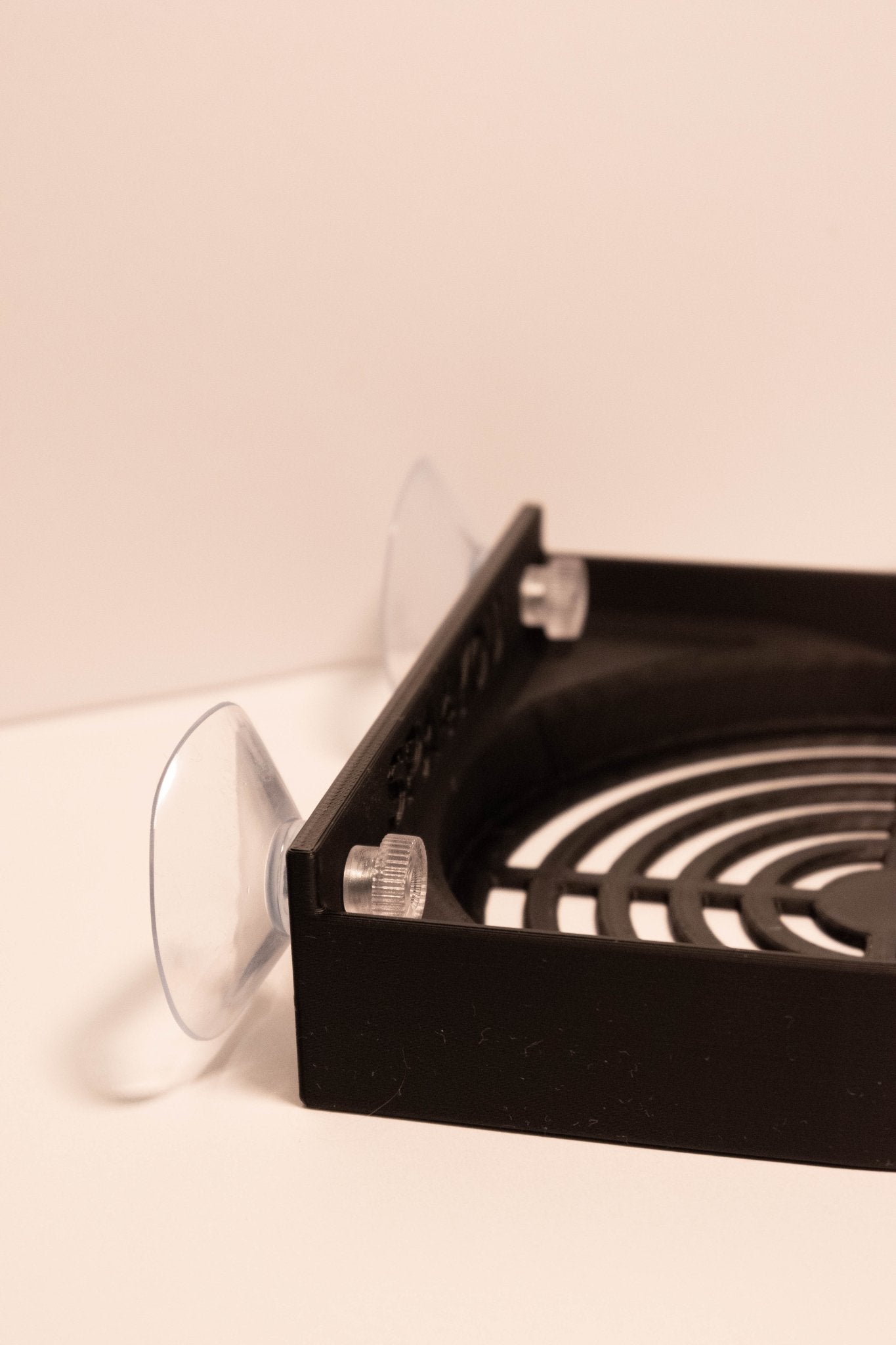 Kempinės laikiklis su siurbtukais