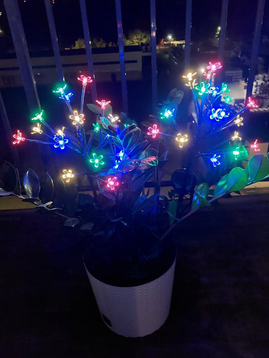 Saulės energija įkraunamas šviestuvas Vyšnių žiedeliai (2 vnt.)